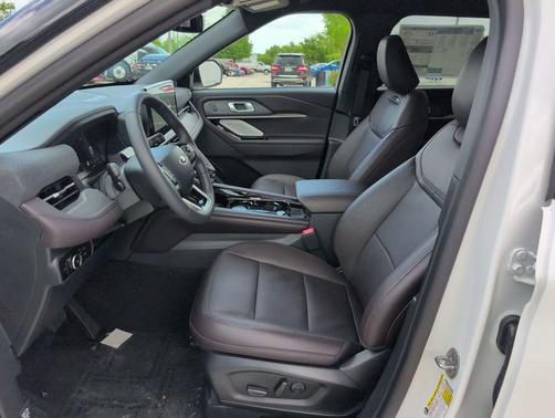 White Metallic 2026 Ford Explorer Platinum
