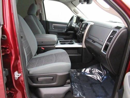 Photo 4 of 37 of 2019 RAM 1500 Classic Lone Star