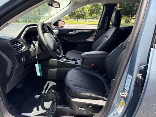 2025 Ford Escape PHEV SE