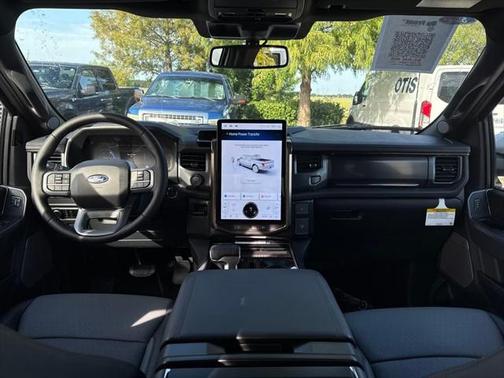 2025 Ford F-150 Lightning LARIAT