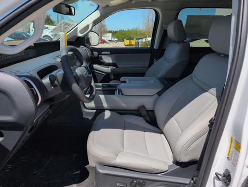 Oxford White 2026 Ford Expedition Active