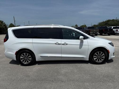 2020 Chrysler Pacifica Touring-L Plus