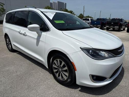 2020 Chrysler Pacifica Touring-L Plus