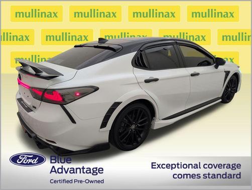 Wind Chill Pearl/Midnight Black Metallic 2022 Toyota Camry XSE