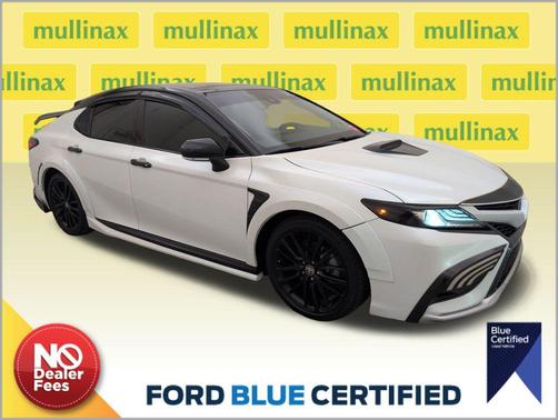 Wind Chill Pearl/Midnight Black Metallic 2022 Toyota Camry XSE