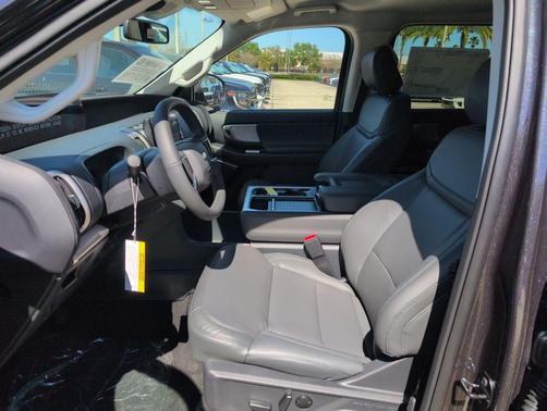 Dark Matter Gray Metallic 2026 Ford Expedition Active