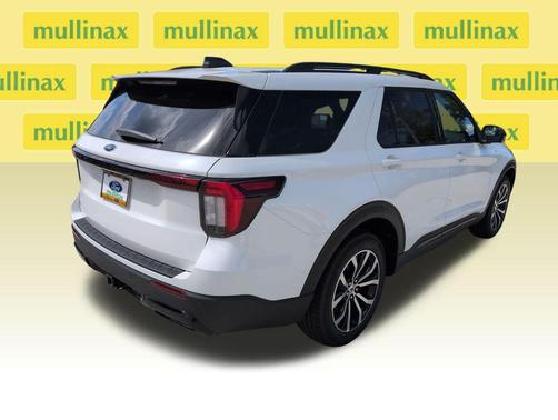 Star White Metallic Tri-Coat 2026 Ford Explorer ST-Line