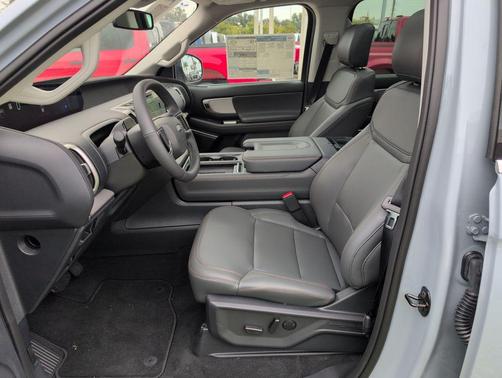 2025 Ford Expedition Max Active 4x2