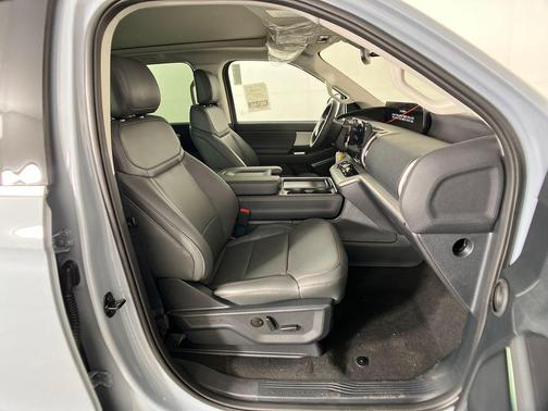 2025 Ford Expedition Max Active 4x2