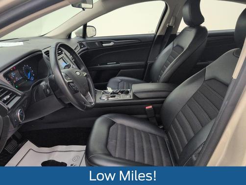White Gold Metallic 2018 Ford Fusion SE