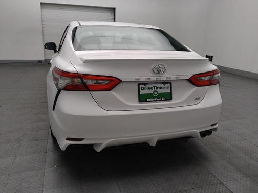 Super White 2018 Toyota Camry SE