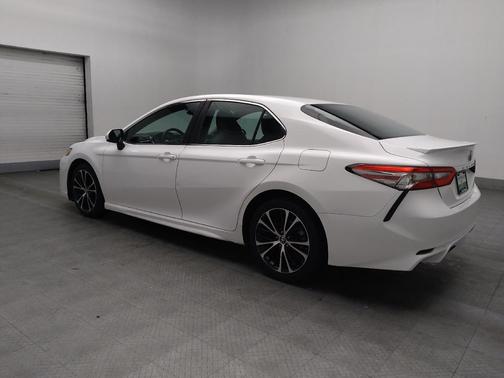 Super White 2018 Toyota Camry SE