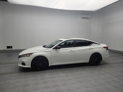 2022 Nissan Altima SR FWD