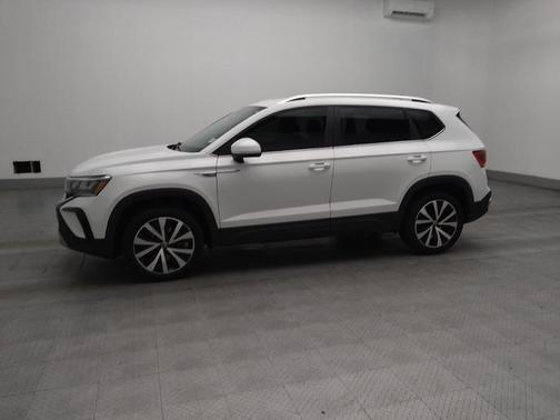 Pure White 2022 Volkswagen Taos 1.5T SE
