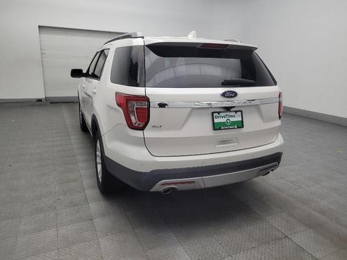 White Platinum Metallic Tri-Coat 2017 Ford Explorer XLT