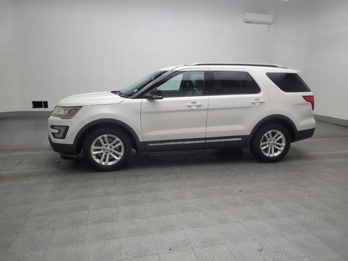White Platinum Metallic Tri-Coat 2017 Ford Explorer XLT