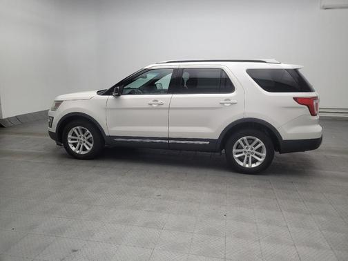 White Platinum Metallic Tri-Coat 2017 Ford Explorer XLT