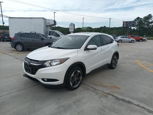 White 2018 Honda HR-V EX