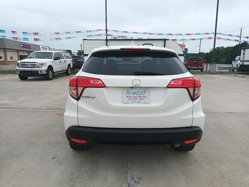 White 2018 Honda HR-V EX