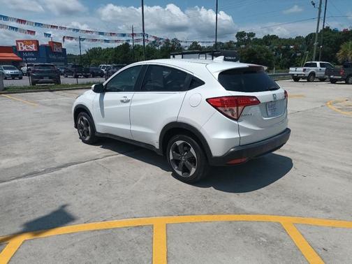 White 2018 Honda HR-V EX