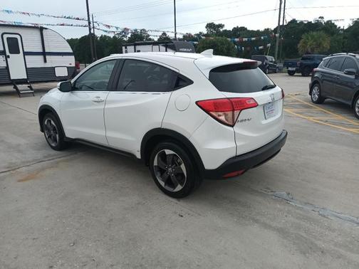 White 2018 Honda HR-V EX