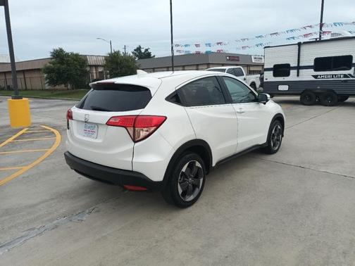 White 2018 Honda HR-V EX