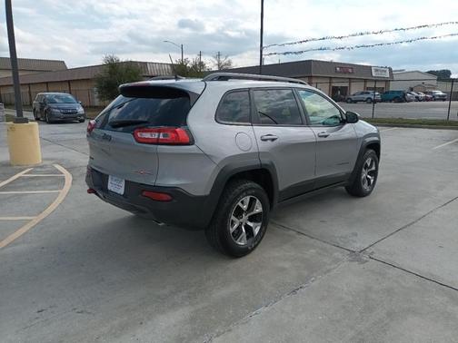 Silver 2015 Jeep Cherokee Trailhawk
