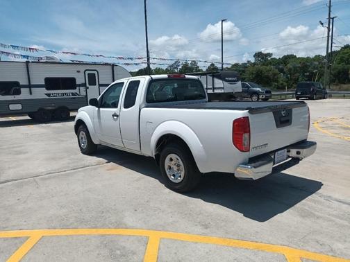 White 2018 Nissan Frontier S