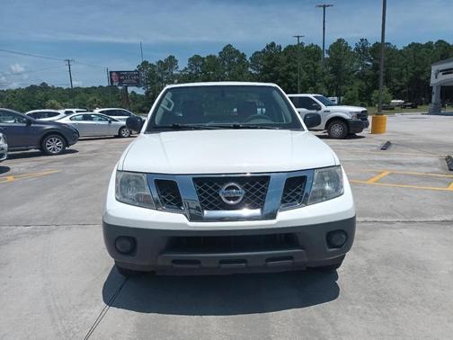 White 2018 Nissan Frontier S