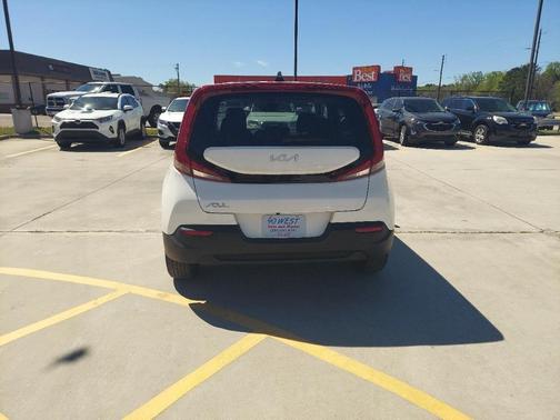 White 2022 Kia Soul LX