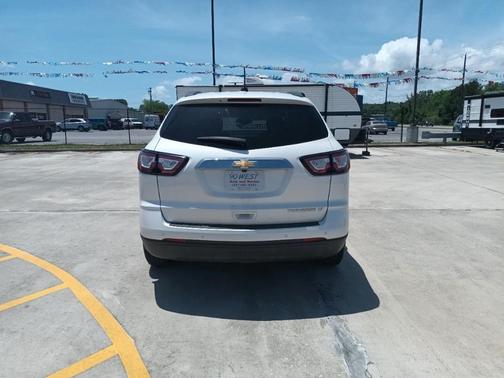 White 2016 Chevrolet Traverse 1LT