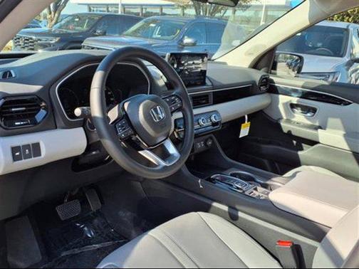 2025 Honda Pilot Touring 8-Passenger