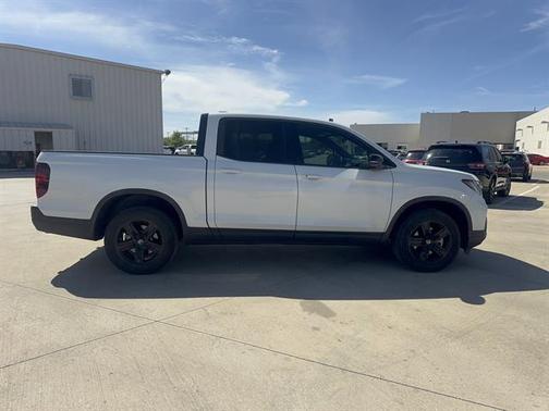 Platinum White Pearl 2023 Honda Ridgeline Black