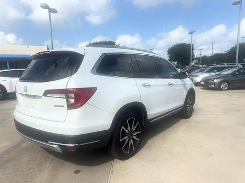 2022 Honda Pilot Touring 8-Passenger
