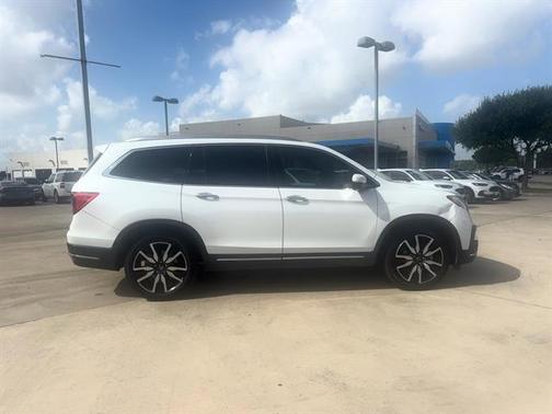 2022 Honda Pilot Touring 8-Passenger