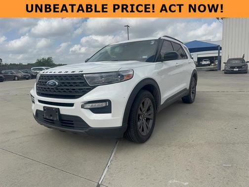 Star White Metallic Tri-Coat 2022 Ford Explorer XLT