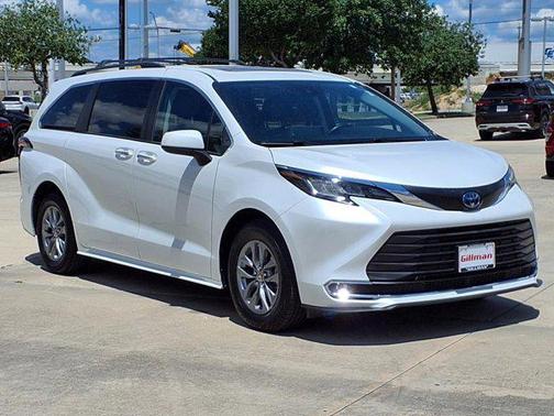 2022 Toyota Sienna XLE 8 Passenger
