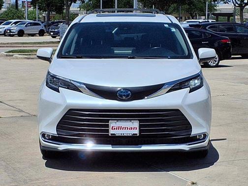 2022 Toyota Sienna XLE 8 Passenger
