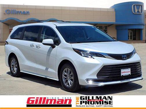 2022 Toyota Sienna XLE 8 Passenger