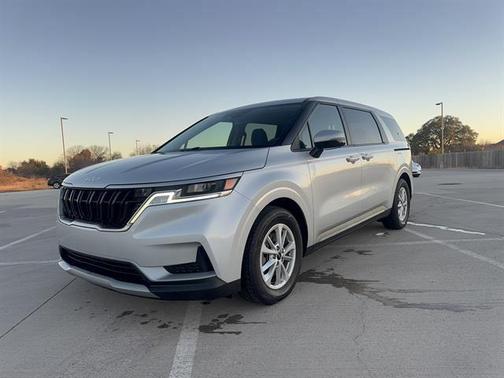 2023 Kia Carnival LX