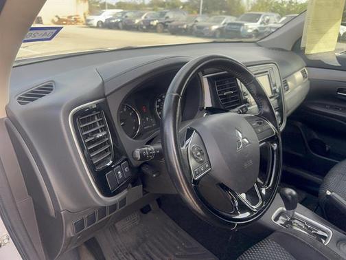 2016 Mitsubishi Outlander SE