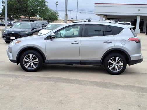 Silver Sky Metallic 2018 Toyota RAV4 XLE