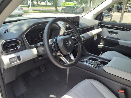 2025 Honda Pilot Touring 8-Passenger