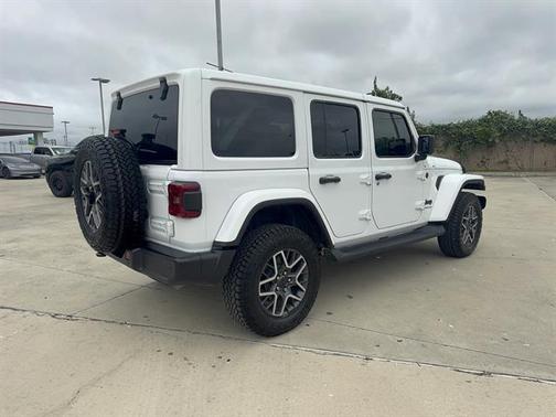 Bright White Clearcoat 2025 Jeep Wrangler 4-Door Sahara 4x4