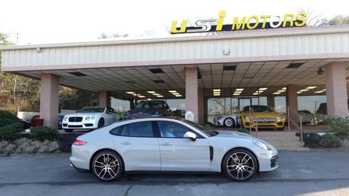 2023 Porsche Panamera Base