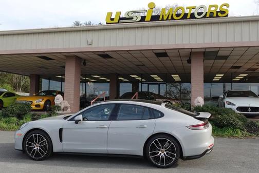 2023 Porsche Panamera Base