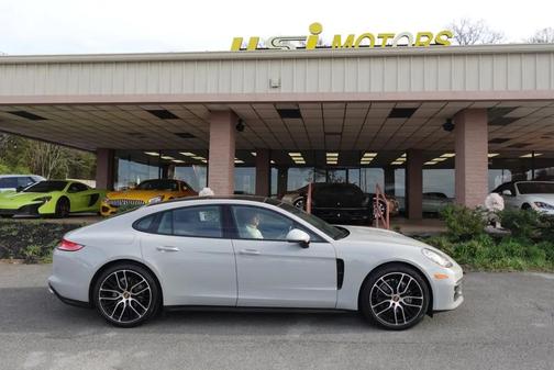 2023 Porsche Panamera Base