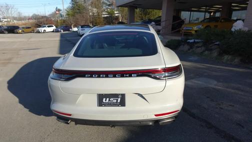 2023 Porsche Panamera Base