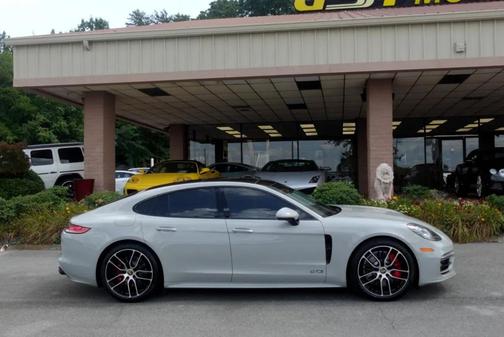2022 Porsche Panamera GTS