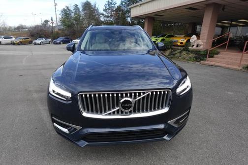 2023 Volvo XC90 B5 Plus